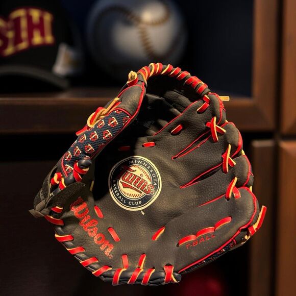 80s Wilson Vintage Minnesota Twins T Ball Glove Sold by KMART - Picture 1 of 7